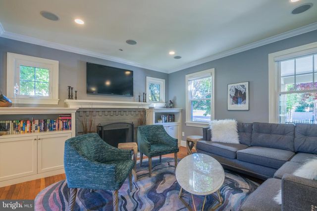 236 N CLEVELAND ST, Arlington, VA 22201