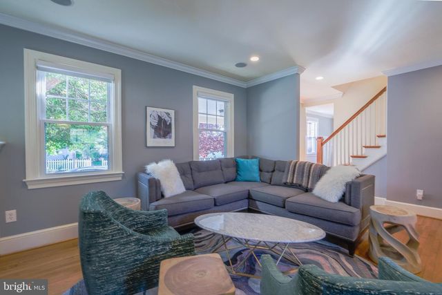 236 N CLEVELAND ST, Arlington, VA 22201