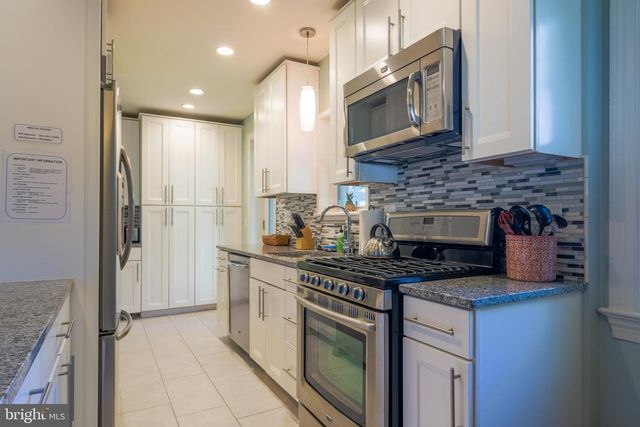 236 N CLEVELAND ST, Arlington, VA 22201