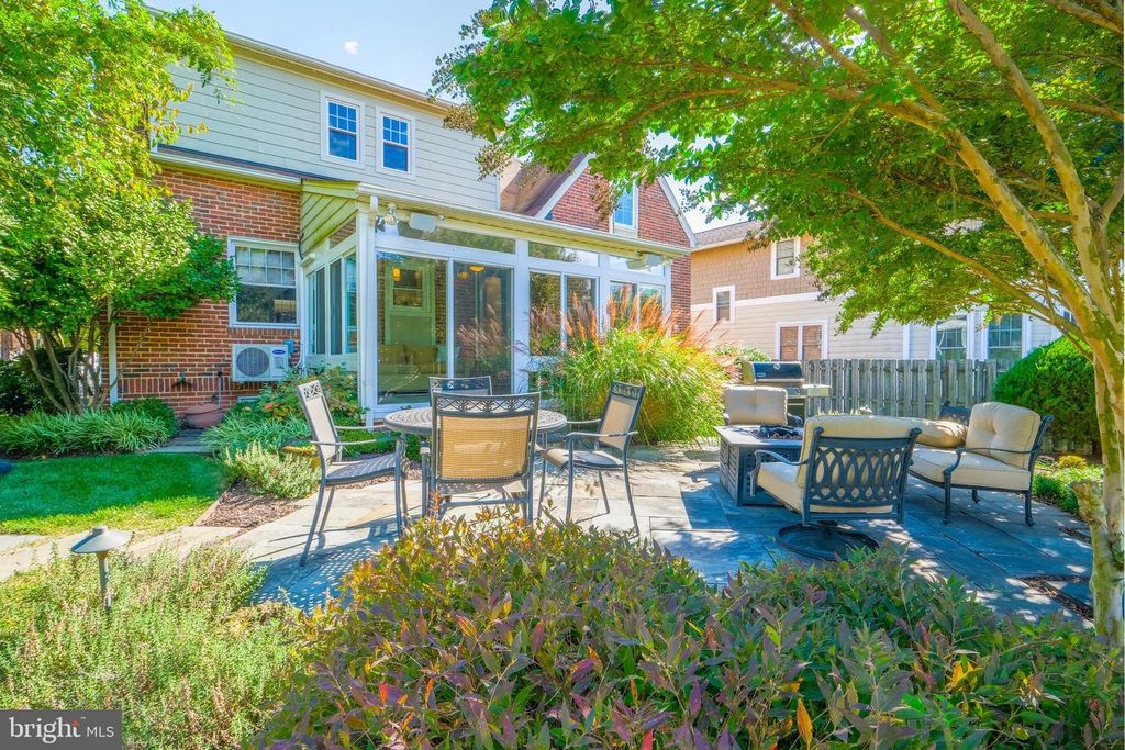 236 N CLEVELAND ST, Arlington, VA 22201