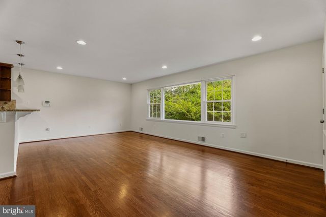 511 WALKER ST SW, Vienna, VA 22180