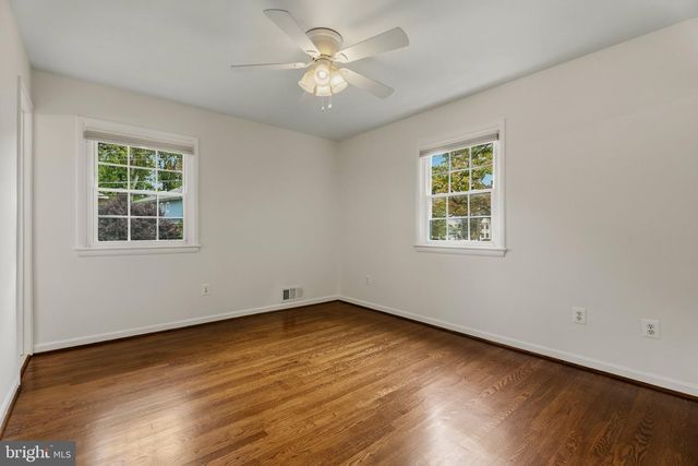 511 WALKER ST SW, Vienna, VA 22180