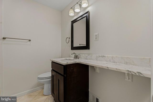 511 WALKER ST SW, Vienna, VA 22180