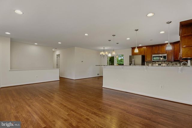511 WALKER ST SW, Vienna, VA 22180
