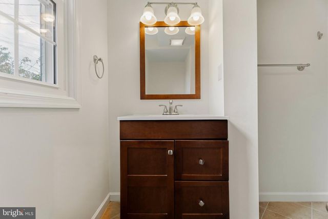 511 WALKER ST SW, Vienna, VA 22180