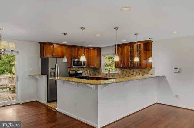 511 WALKER ST SW, Vienna, VA 22180
