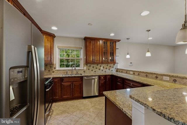 511 WALKER ST SW, Vienna, VA 22180