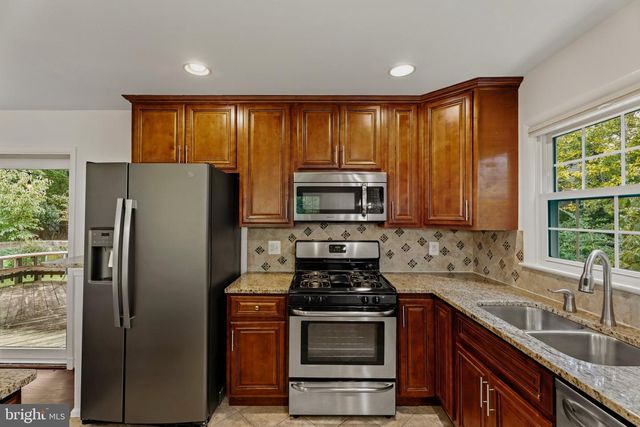 511 WALKER ST SW, Vienna, VA 22180