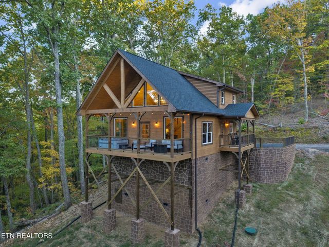 2420 Old Barn Circle, Sevierville, TN 37876