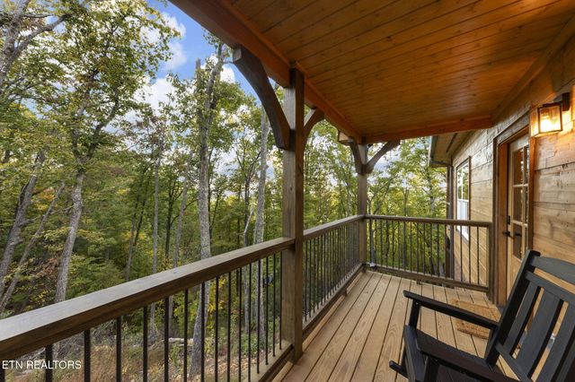 2420 Old Barn Circle, Sevierville, TN 37876