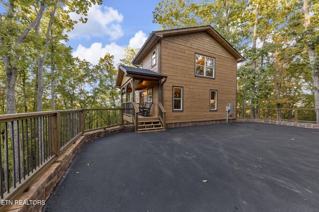 2420 Old Barn Circle, Sevierville, TN 37876