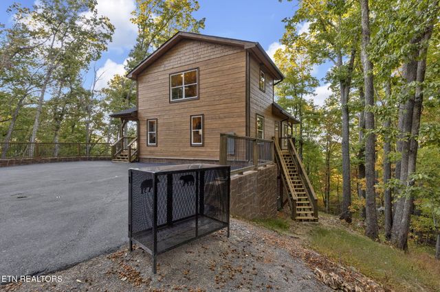 2420 Old Barn Circle, Sevierville, TN 37876