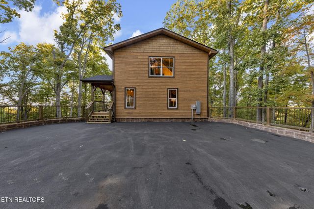 2420 Old Barn Circle, Sevierville, TN 37876