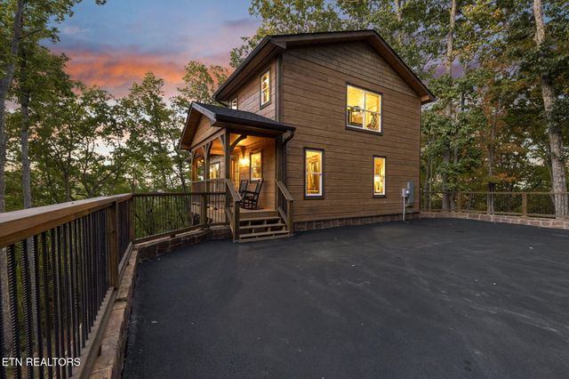 2420 Old Barn Circle, Sevierville, TN 37876