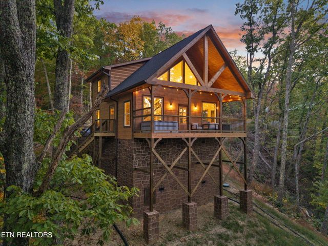 2420 Old Barn Circle, Sevierville, TN 37876