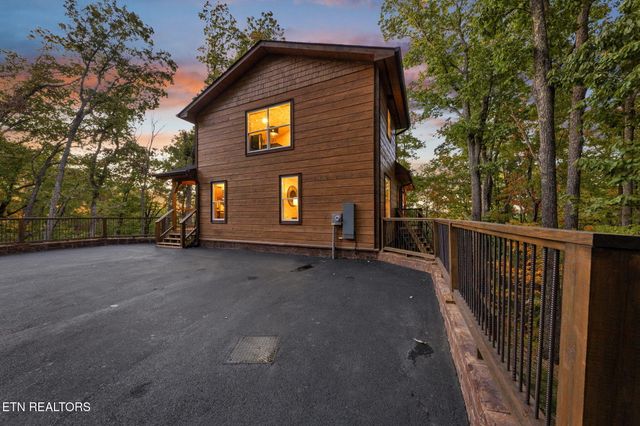 2420 Old Barn Circle, Sevierville, TN 37876