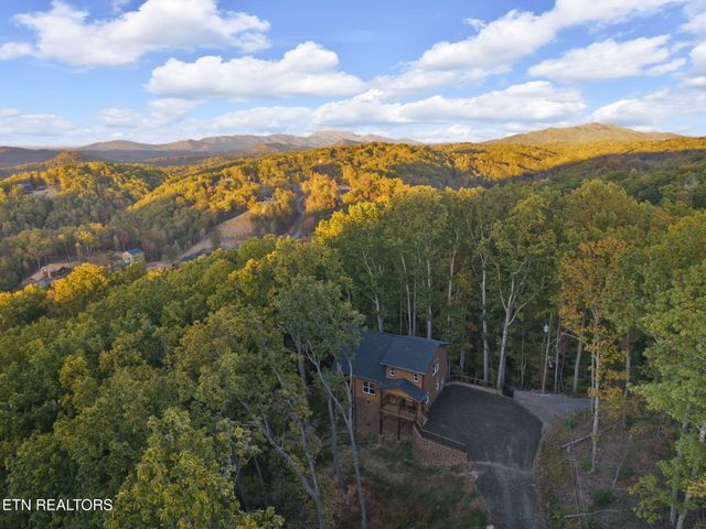 2420 Old Barn Circle, Sevierville, TN 37876