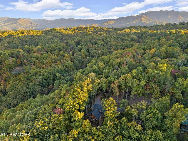 2420 Old Barn Circle, Sevierville, TN 37876