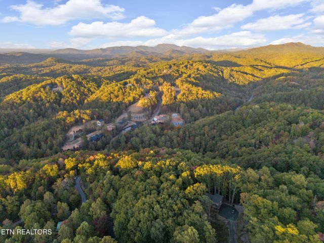 2420 Old Barn Circle, Sevierville, TN 37876