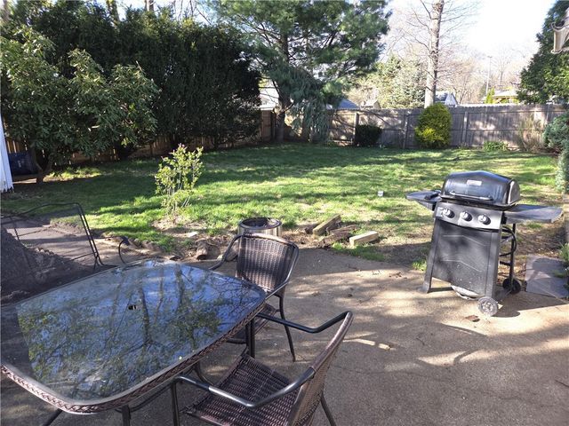 27 Torrington Drive, Warwick, RI 02889