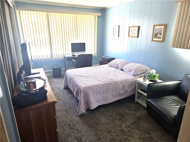 27 Torrington Drive, Warwick, RI 02889