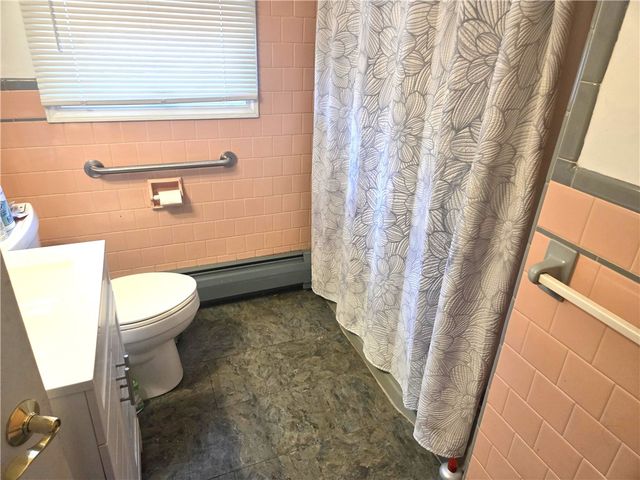 27 Torrington Drive, Warwick, RI 02889