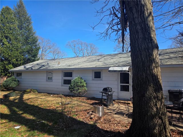 27 Torrington Drive, Warwick, RI 02889