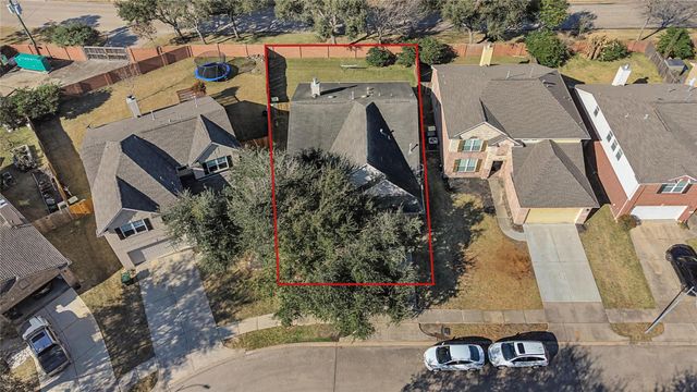 2710 Golden Creek Lane, Pearland, TX 77584