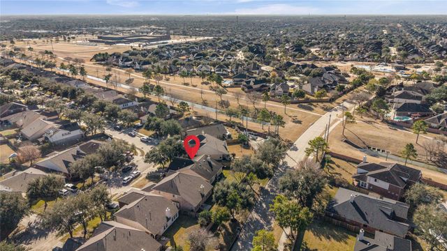 2710 Golden Creek Lane, Pearland, TX 77584