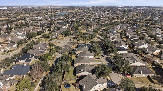 2710 Golden Creek Lane, Pearland, TX 77584