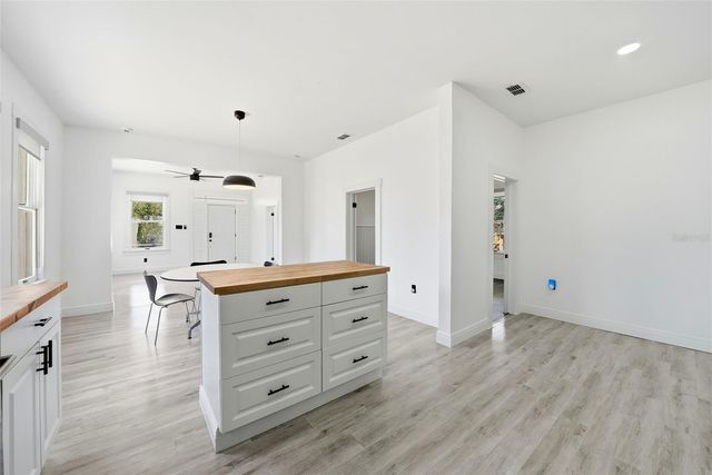 1024 E 19TH AVENUE, Tampa, FL 33605