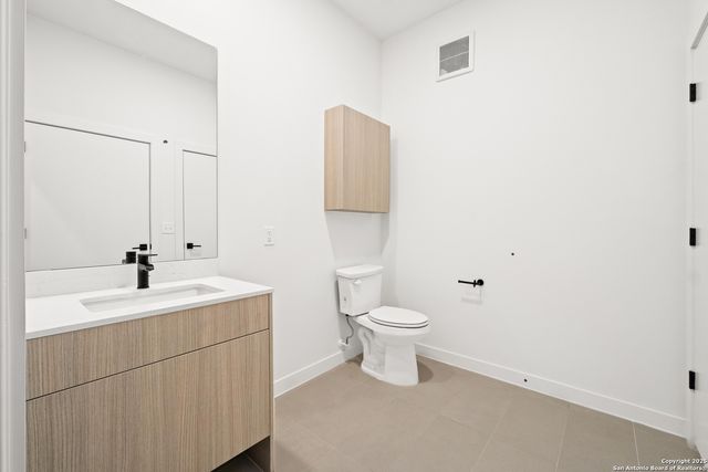 2209 S 1st St # 108, Austin, TX 78704
