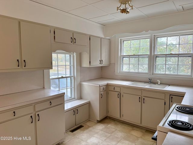 25960 Us 264 Highway E, Pantego, NC 27860