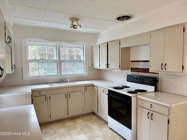 25960 Us 264 Highway E, Pantego, NC 27860