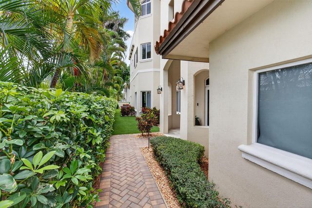 1942 NE 6th Street C, Deerfield Beach, FL 33441
