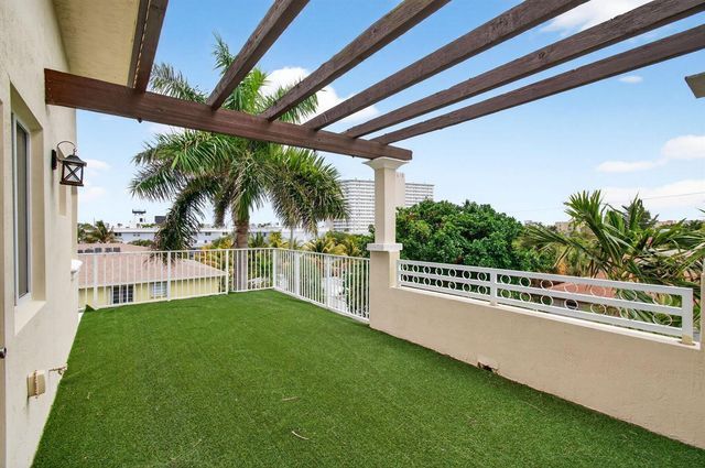 1942 NE 6th Street C, Deerfield Beach, FL 33441