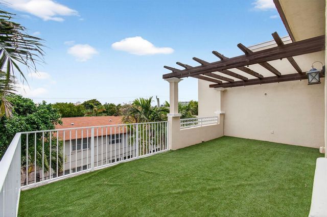 1942 NE 6th Street C, Deerfield Beach, FL 33441
