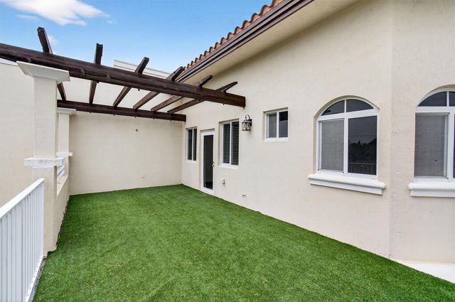1942 NE 6th Street C, Deerfield Beach, FL 33441