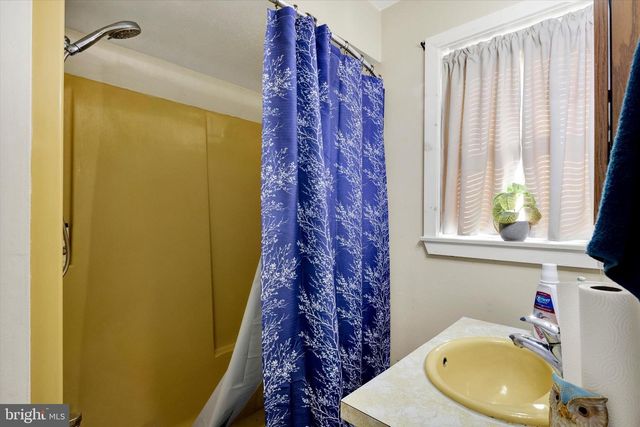 219 W MAIN ST, Fleetwood, PA 19522
