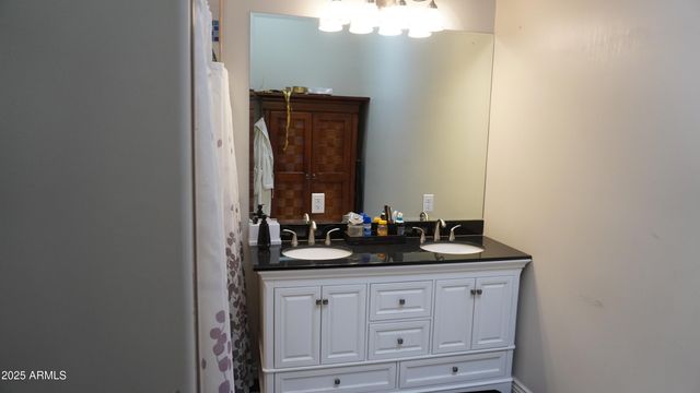 920 W TAMARISK Street, Phoenix, AZ 85041