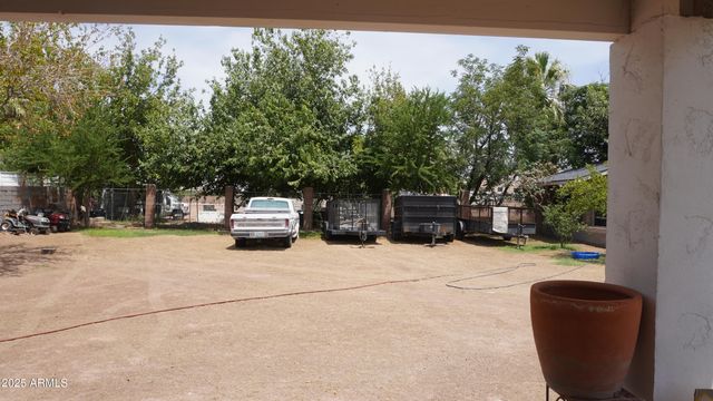 920 W TAMARISK Street, Phoenix, AZ 85041