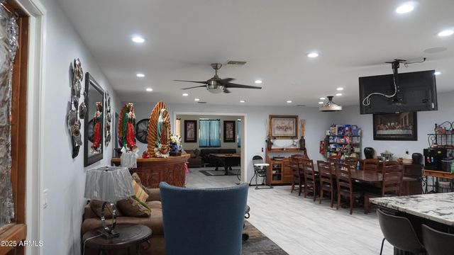 920 W TAMARISK Street, Phoenix, AZ 85041