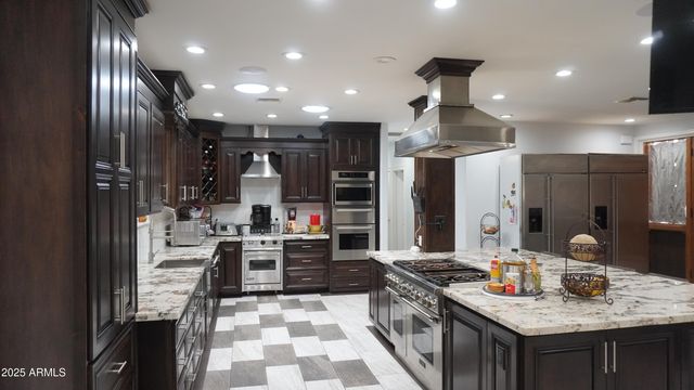 920 W TAMARISK Street, Phoenix, AZ 85041