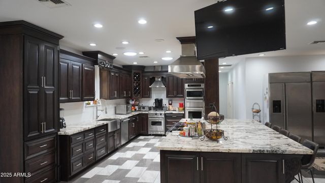 920 W TAMARISK Street, Phoenix, AZ 85041