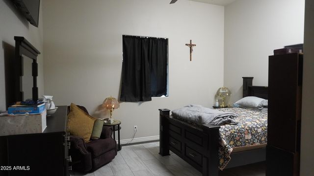 920 W TAMARISK Street, Phoenix, AZ 85041