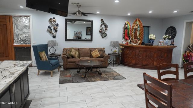 920 W TAMARISK Street, Phoenix, AZ 85041