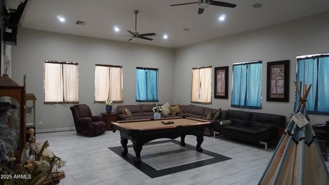 920 W TAMARISK Street, Phoenix, AZ 85041