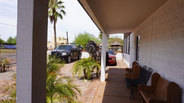920 W TAMARISK Street, Phoenix, AZ 85041