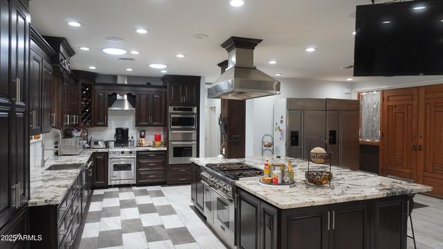 920 W TAMARISK Street, Phoenix, AZ 85041