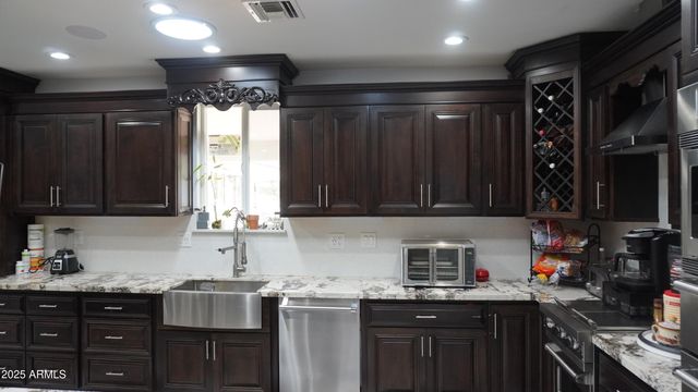 920 W TAMARISK Street, Phoenix, AZ 85041